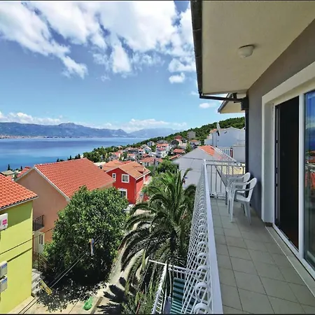 Halilovi - Two Bedroom 3 Apartman Trogir