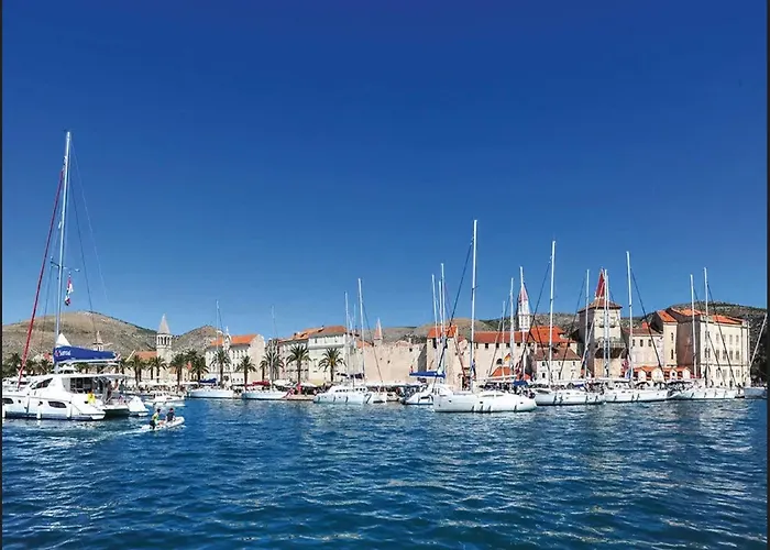 Halilovi - Two Bedroom 3 Apartman Trogir
